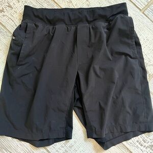 lululemon athletica Men's Black Athletic Shorts Large 9 in Inseam
